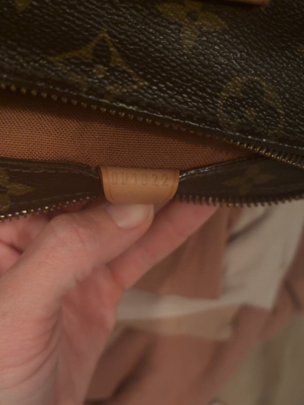 Louis Vuitton Monogram Canvas Tote in Brown with Tan Straps - Picture 5 of 8
